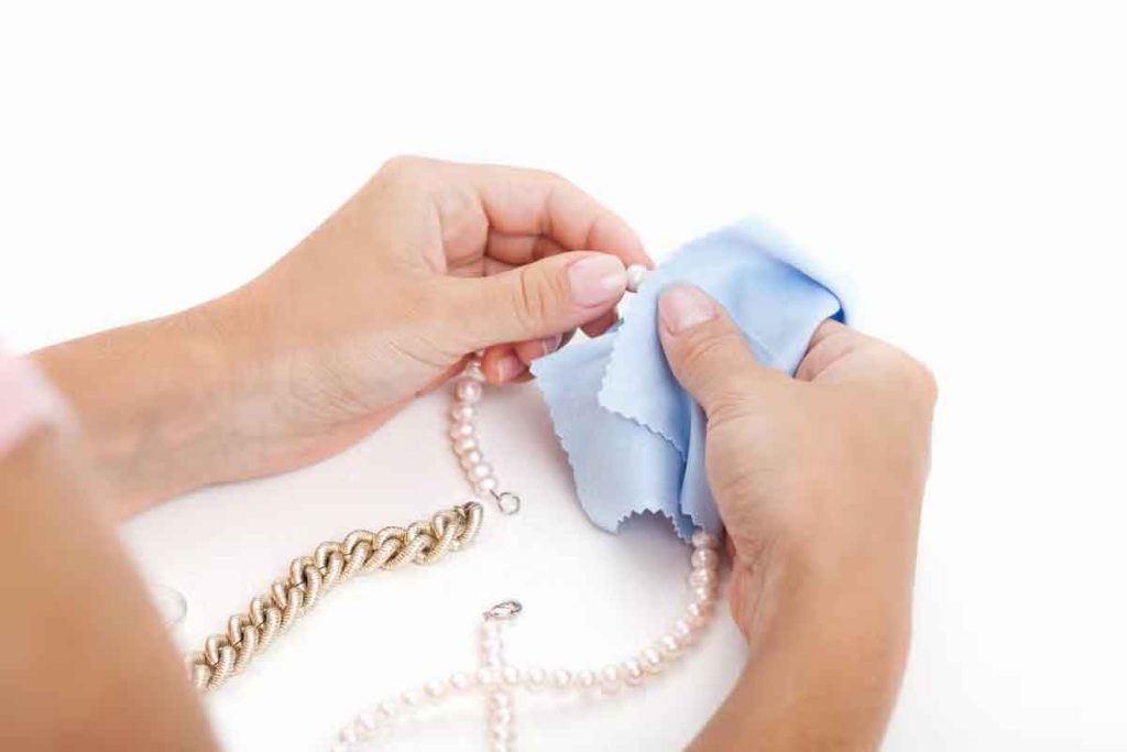 چرا روی طلا خط و خش ایجاد می شود؟
