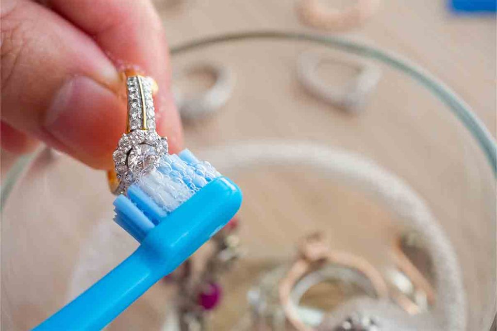 روش های تمیز کردن طلای سفید