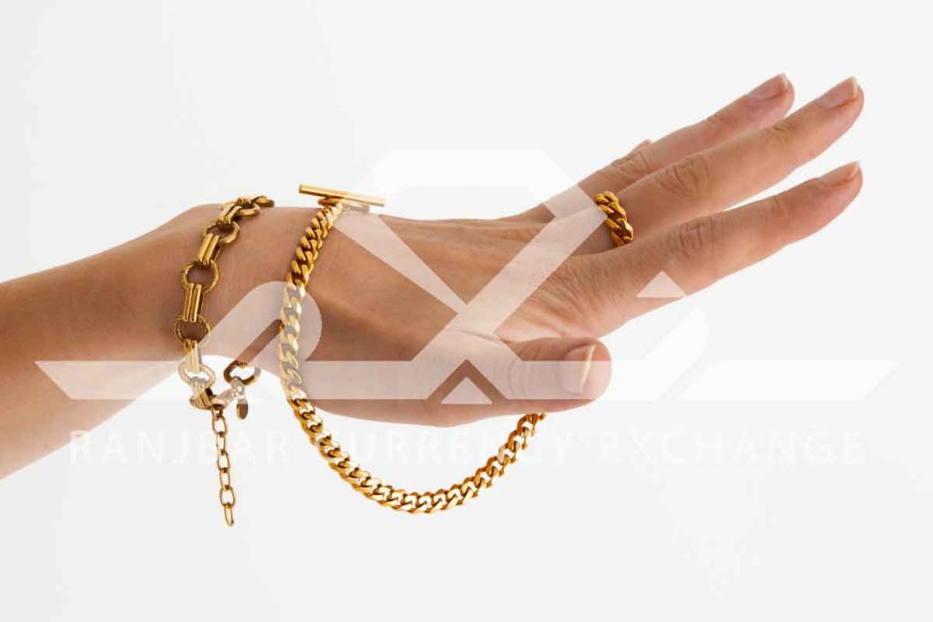 دستبند رو کدوم دست میندازن؟