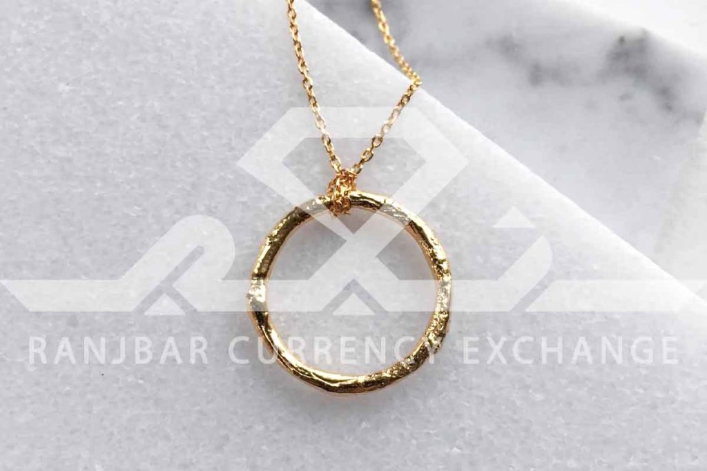 معنی انداختن حلقه در گردنبند